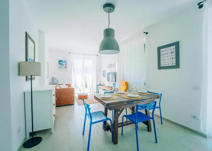 Vittorio'S Seaside Home